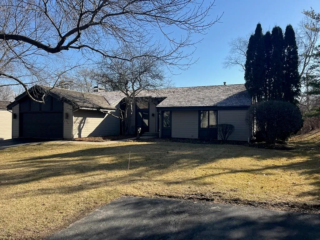 5450 Winding Creek Dr photo 1