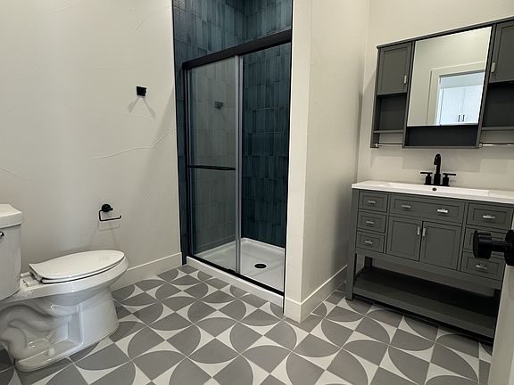 3rd image of 717 W 9th Ave