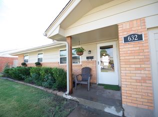 632 SW 3rd St, Moore, OK 73160