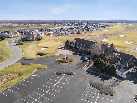 4th image of 20 Tyler Dr