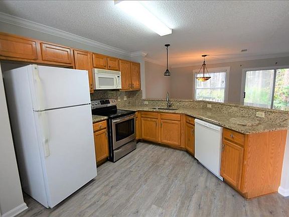 4th image of 170 Southern Bridge Blvd Unit 2