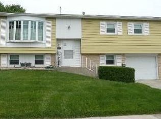 5836 Stuart Ln, Oak Forest, IL 60452