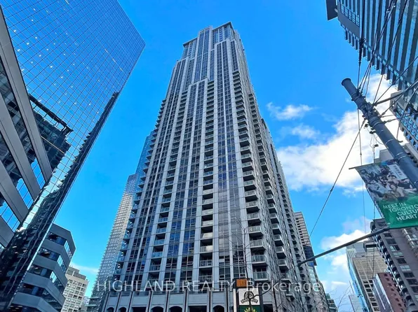 761 Bay St #2710, Toronto, ON M5G 2R2
