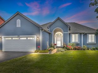 833 Red Barn Ln, Elgin, IL 60124