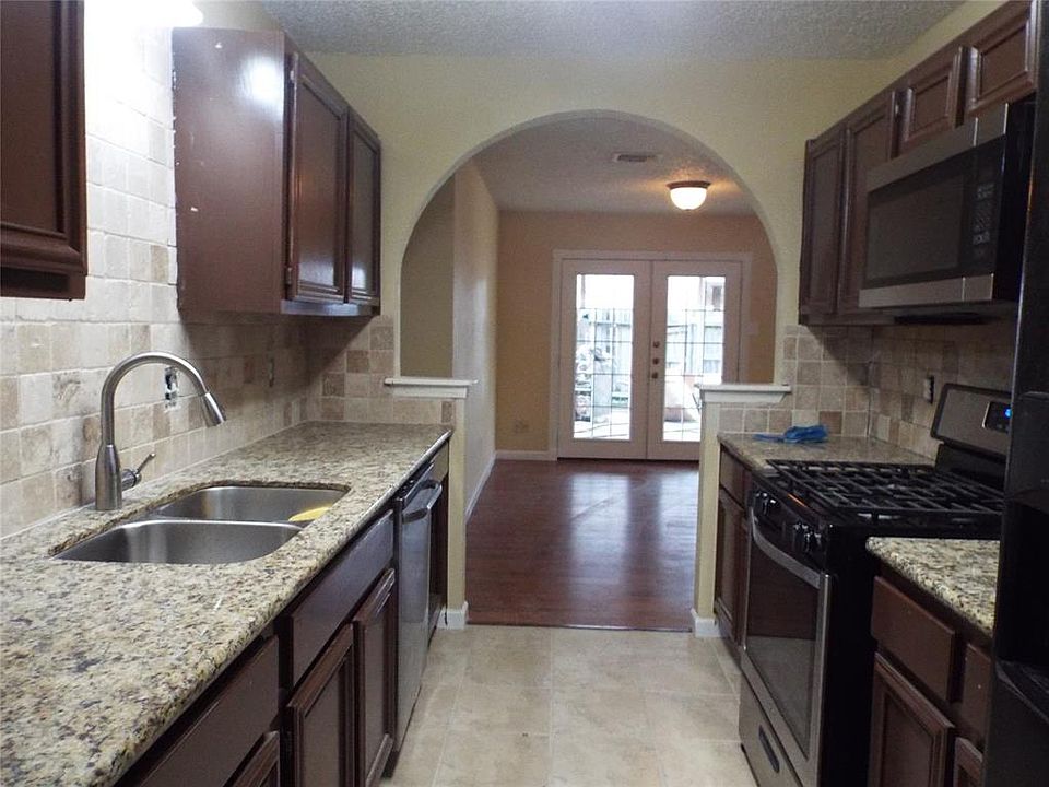 1st image of 16015 Pasadero Dr