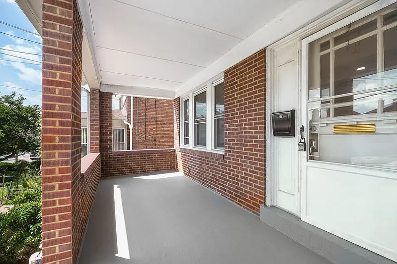 3 bed, 1.5 bath, 1328 sqft, $1,800 — Photo 2