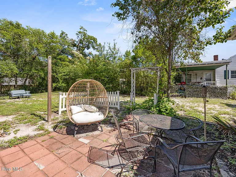 2137 Jackson St — Photo 32