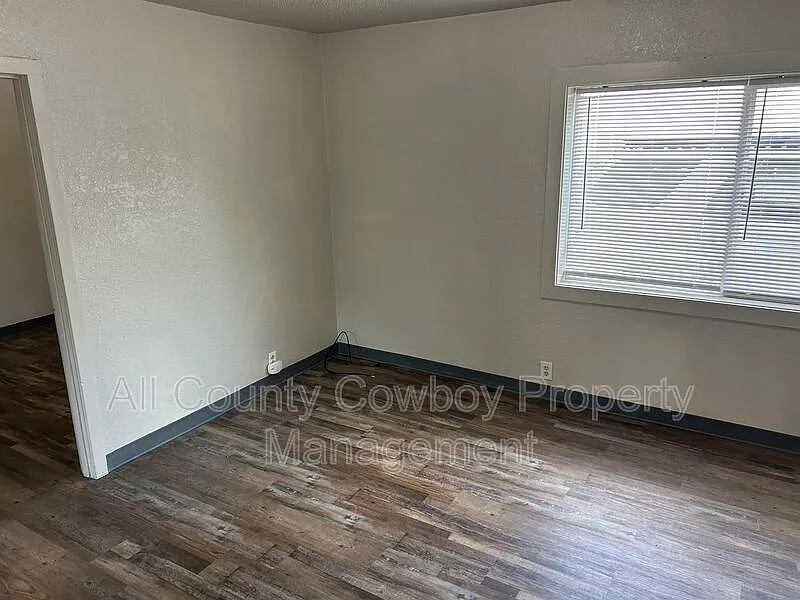 Building Photo - 862 N 5th St #3