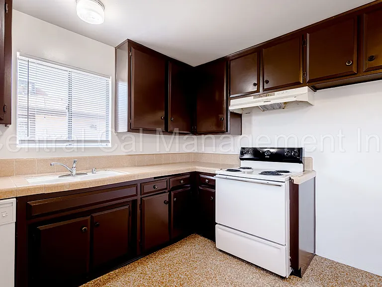 6208 Stine Rd — Photo 8