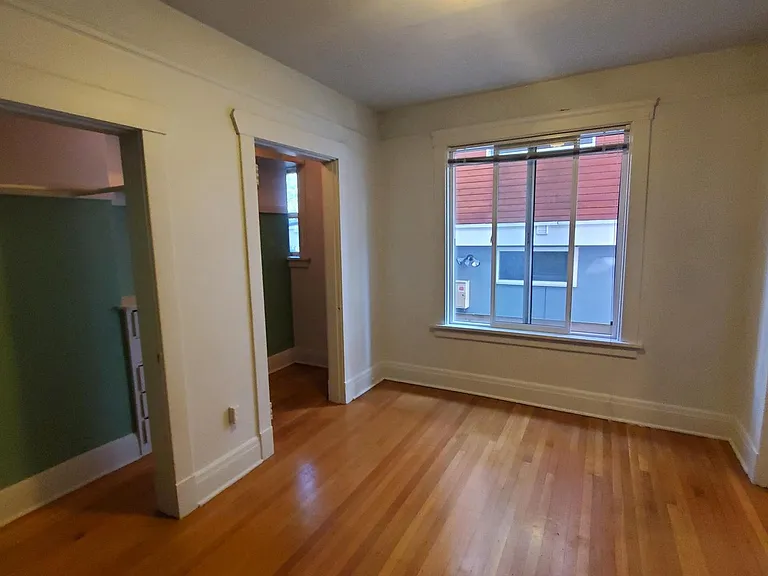 Seward Apartments — Photo 18