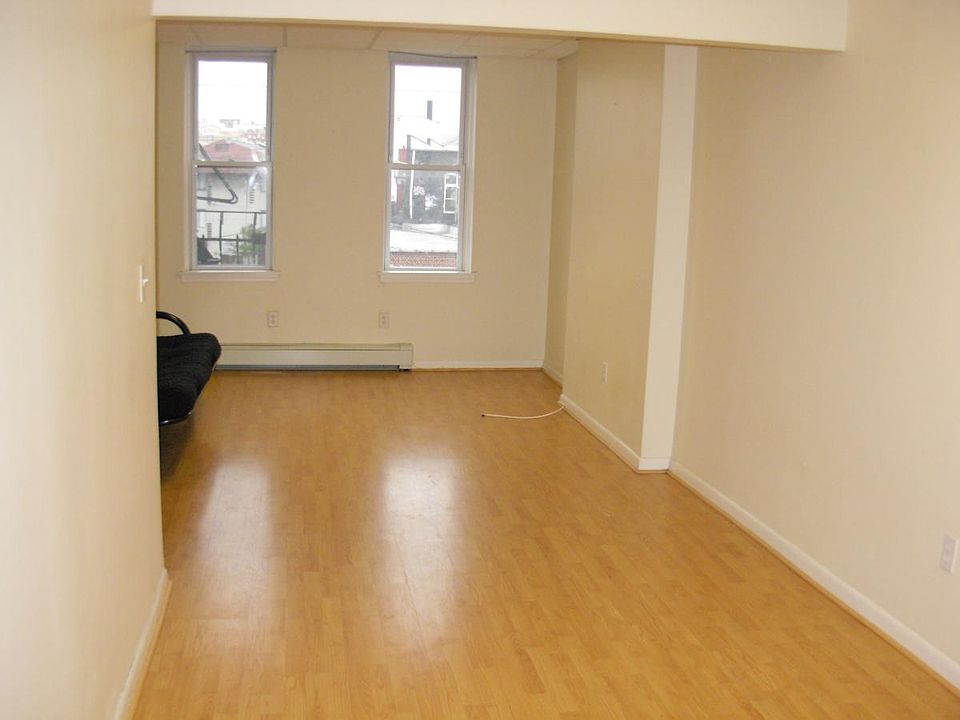 2nd image of 159 Christopher Columbus Dr #2nd