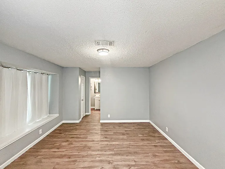 1302 Whitegate — Photo 10