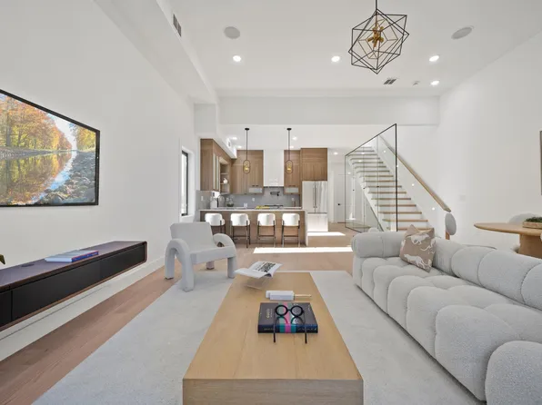 13 Lienau Place image 2 of 34