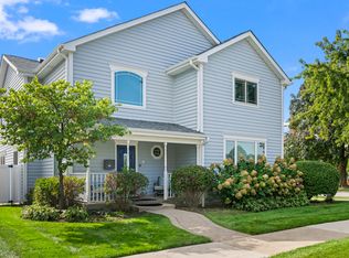 421 W Hawthorne St, Arlington Heights, IL 60004