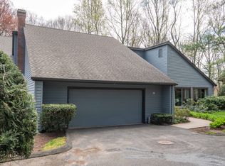 30 Ironwood Rd #30, West Hartford, CT 06117