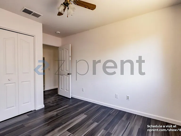 168 W Adams St — Photo 11