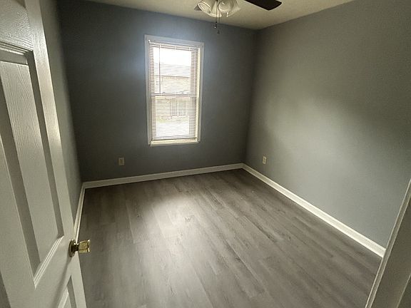 3rd image of 712 E Lincoln Trail Blvd APT 6