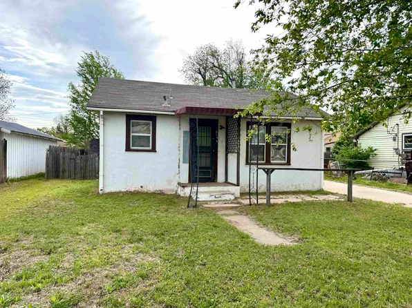 614 11th St, Woodward, OK 73801