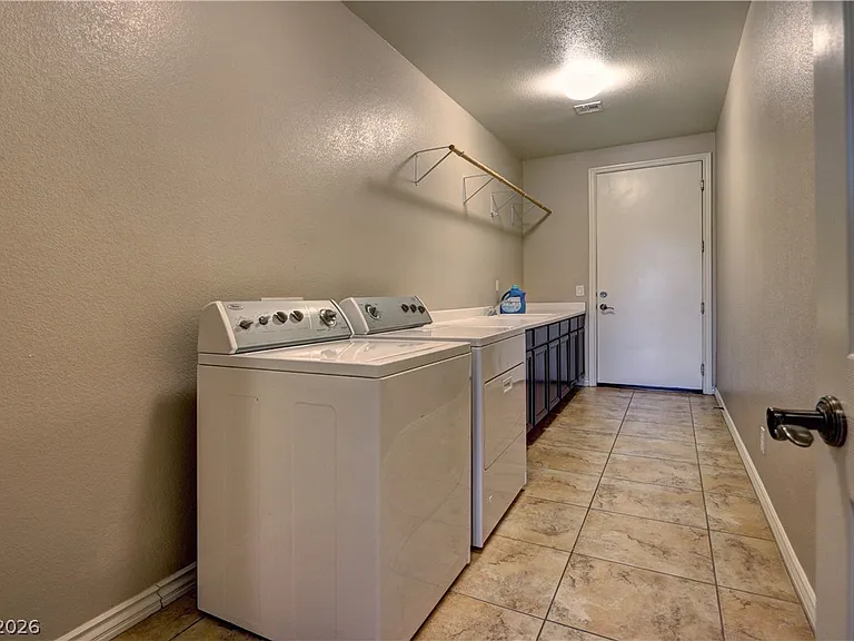 7560 Prancing Pony Ct — Photo 23