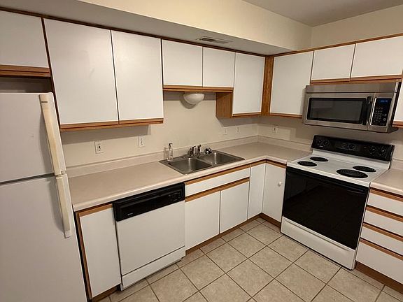 3rd image of 614 Doe Run APT D