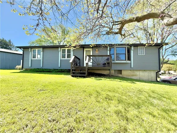 27642 242nd St, Maryville, MO 64468