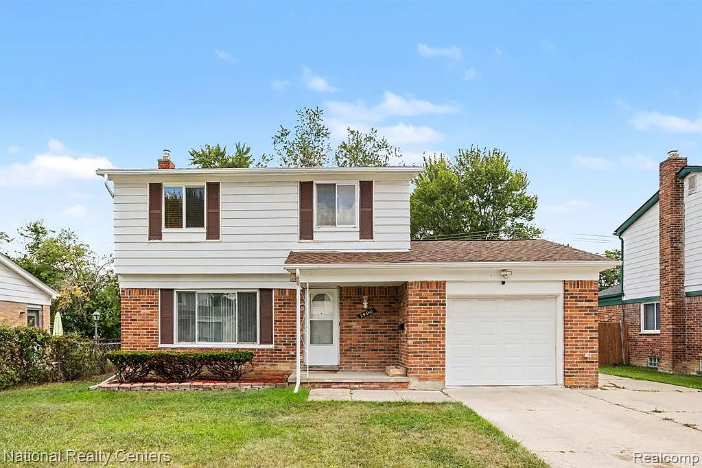 3 bed, 1.5 bath, 2151 sqft, $2,100 — Photo 1
