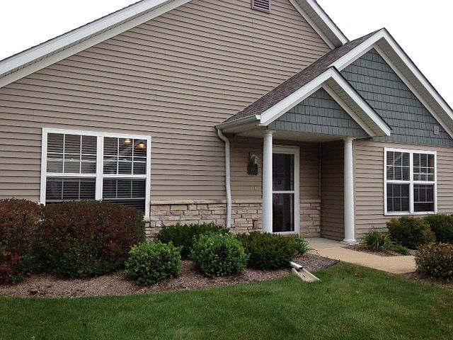 2nd image of 218 Lily Ln