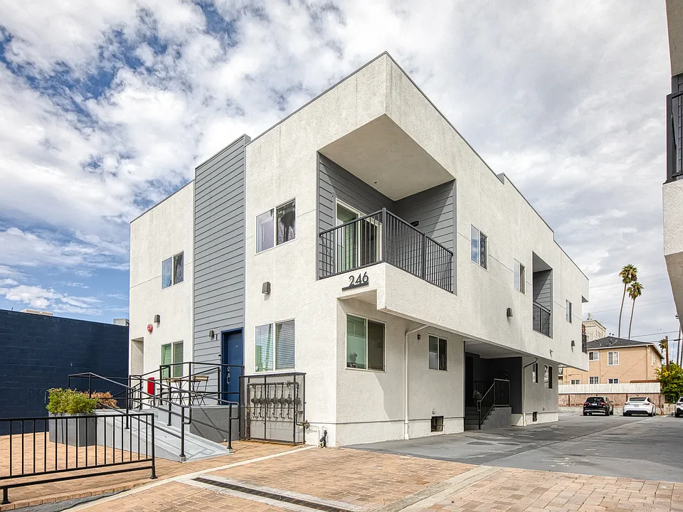 246 N Catalina St #3