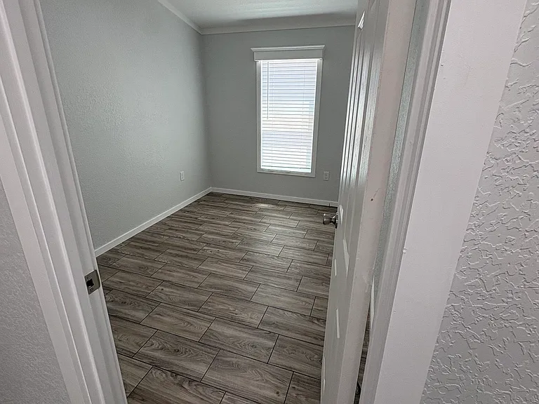 County Street 2983 — Photo 24