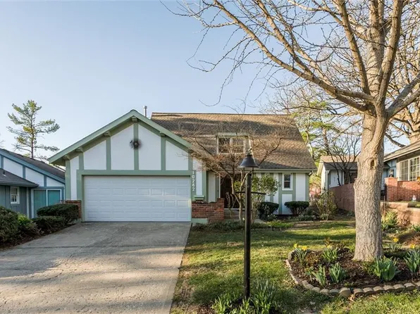 10242 Edelweiss Cir, Merriam, KS 66203