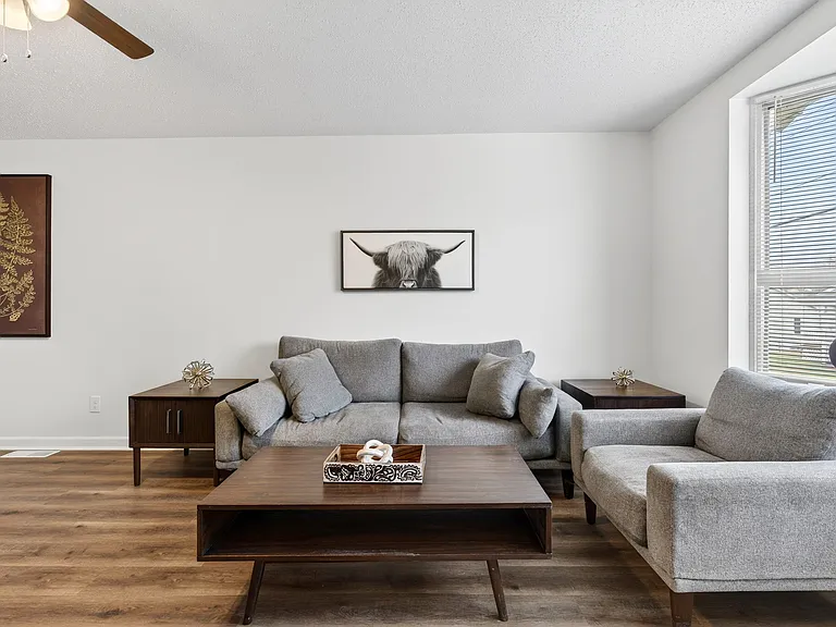 138 W Loretta Ave — Photo 9