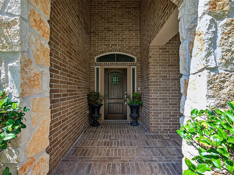 83 W Wading Pond Cir — Photo 3