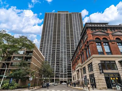 1560 N Sandburg Ter APT 2911, Chicago, IL, 60610