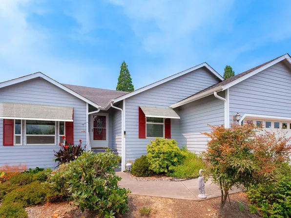 400 Sunnyside Dr, Winston, OR 97496