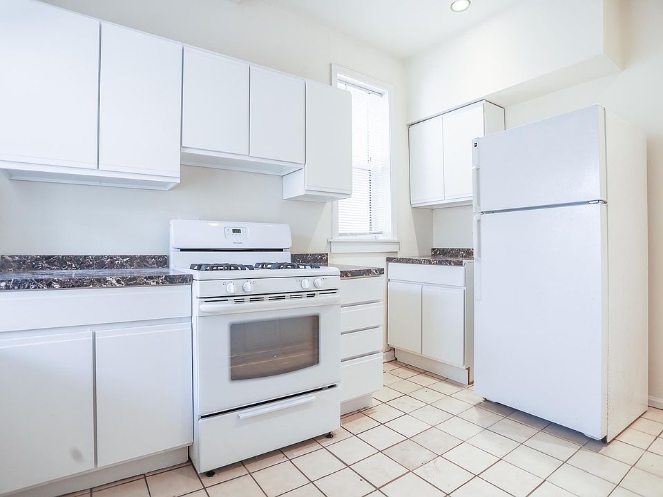 1st image of 2553 W Eastwood Ave #1E