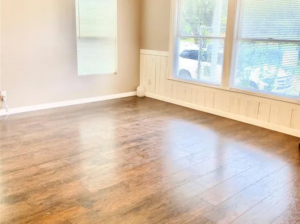 100 Brandies St, Fort Worth, TX 76111