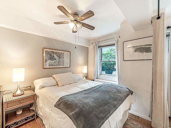 4th image of 100 W 57th St APT 2B