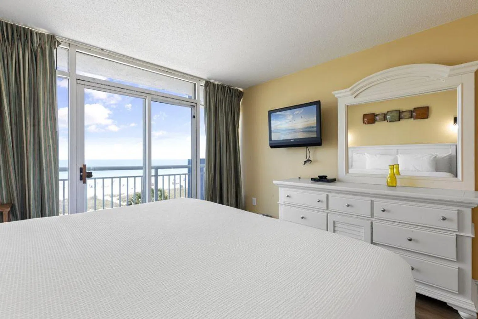 2 bed, 2.0 bath, 990 sqft, $4,731 — Photo 4