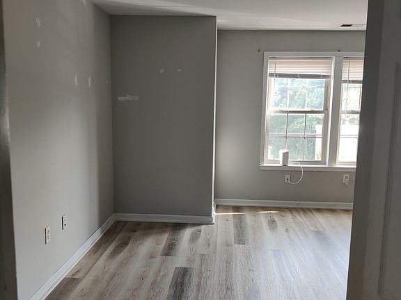 2nd image of 1621 W Oxford St APT C