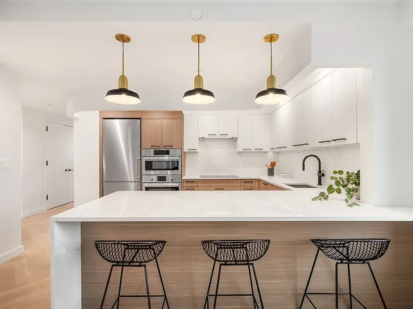 22-54 46th St #203, Astoria, NY 11105