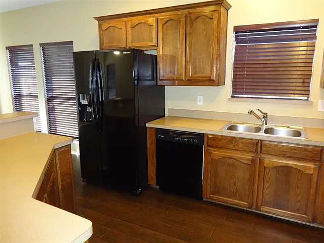 6001 Melanie Dr — Photo 3