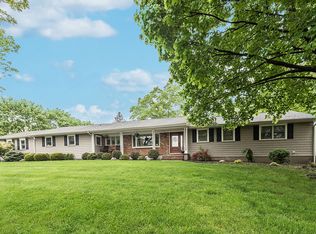 64 Tam O Shanter Dr, Mahwah, NJ 07430