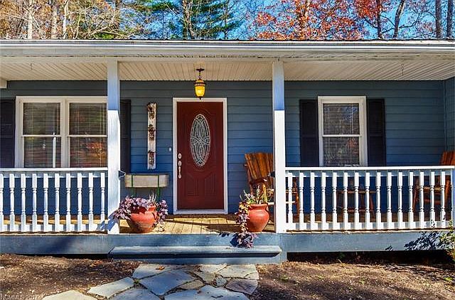 1st image of 4 Ella Ln #2