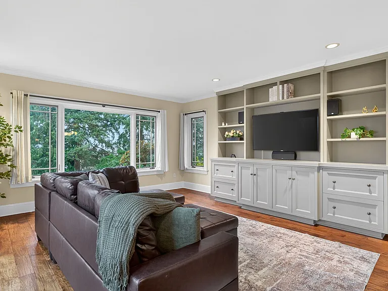 2028 NE Alameda Dr — Photo 32