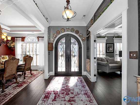 3rd image of 201 Greythorne Dr
