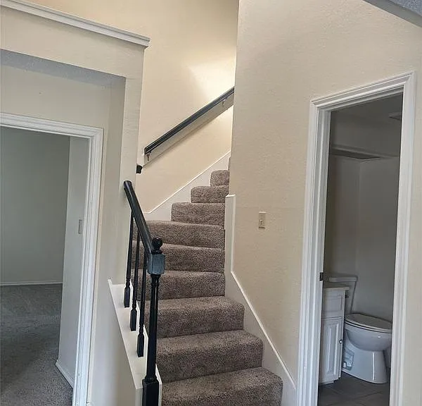 1 Lakeway Dr #A — Photo 2