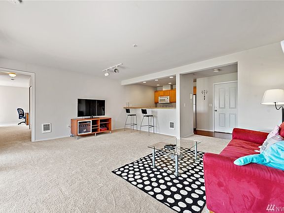 3rd image of 2301 NE Blakeley St APT 305