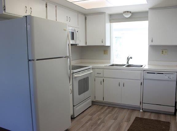 3rd image of 3161 Saint James St