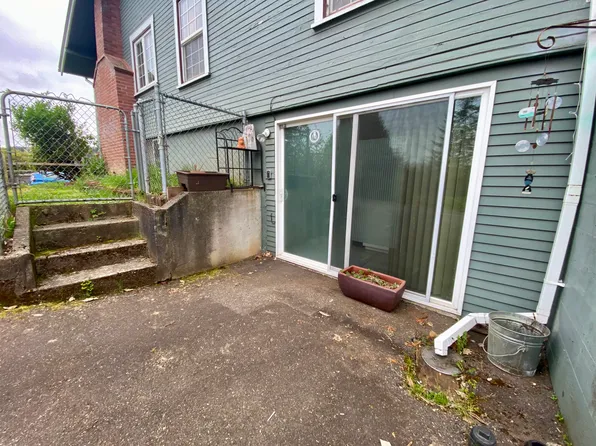 1869 Hawthorne Ave, Reedsport, OR 97467