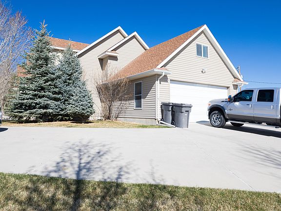 3rd image of 440 Hoskins Ln